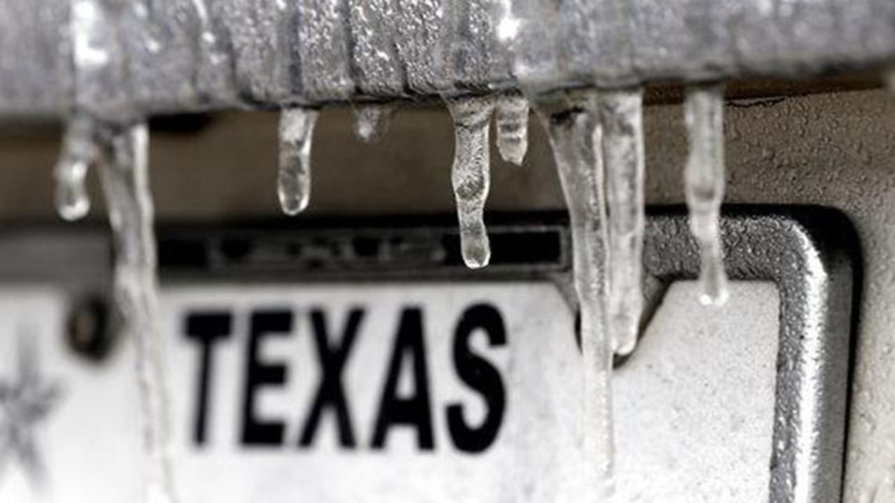 Estos son algunos consejos para protegerse durante el frío extremo que se aproxima a Texas