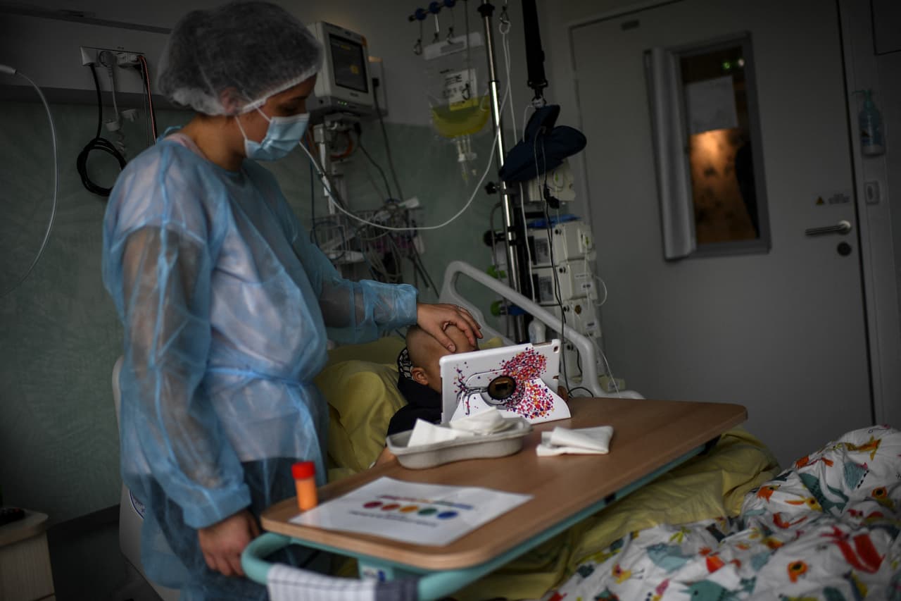 <b>En el puesto número cuatro se encuentra Médicos de familia</b> / Family Medicine Physicians con un 
<b>salario medio anual de $220,400</b>. Un salario sumamente alto en comparación a Los Ángeles de $143,880 y Nueva York $200,170.