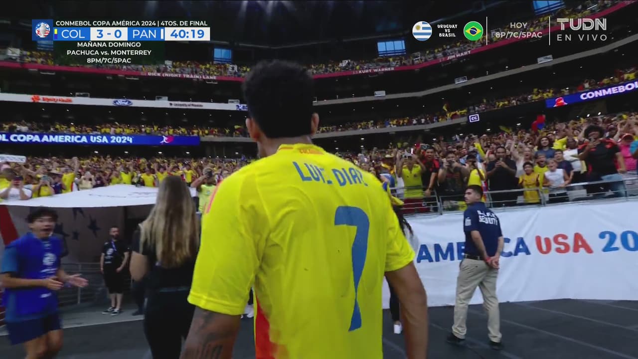 Luis Díaz y Mo Salah anotan y el Liverpool golea al United