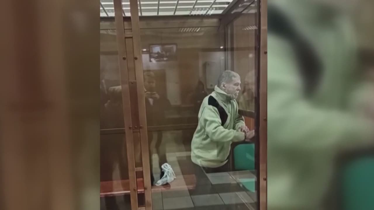 Rusia libera a un exprofesor estadounidense preso por cargos de mercenario en Ucrania