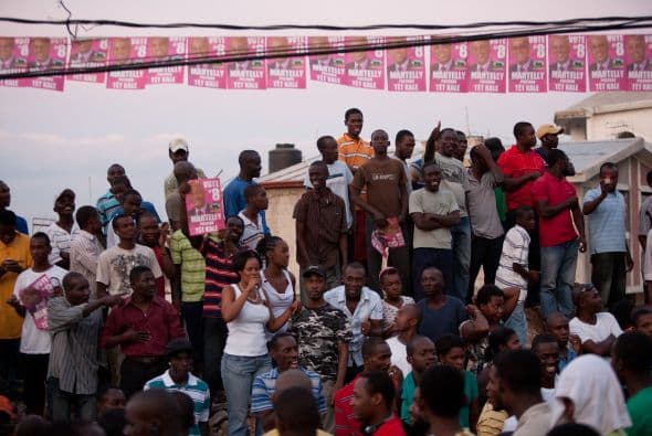 La jornada electoral estuvo marcada por violencia y las denuncias de fraude.