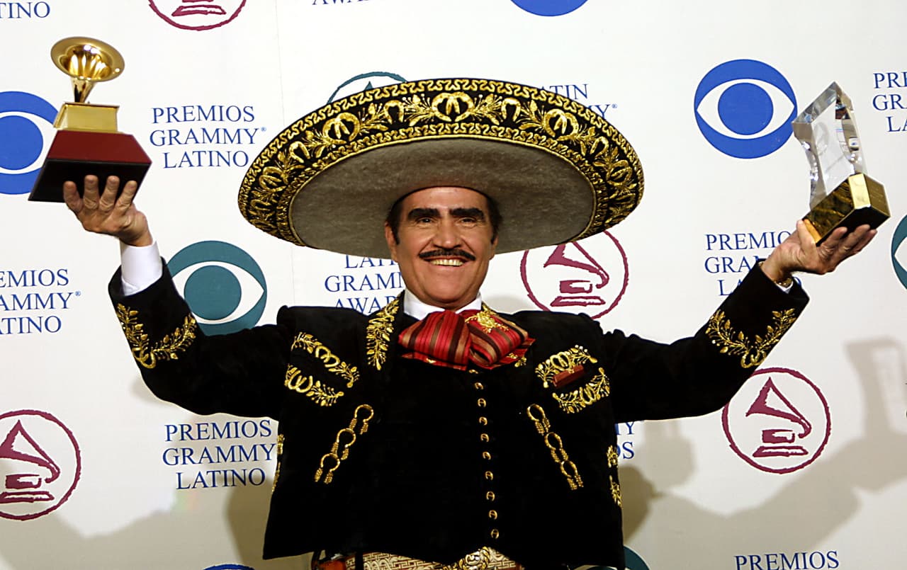 'El Charro de Huentitán' trabajó cantando en bodas, casinos y lugares muy humildes de la ciudad de Guadalajara, Jalisco, México.