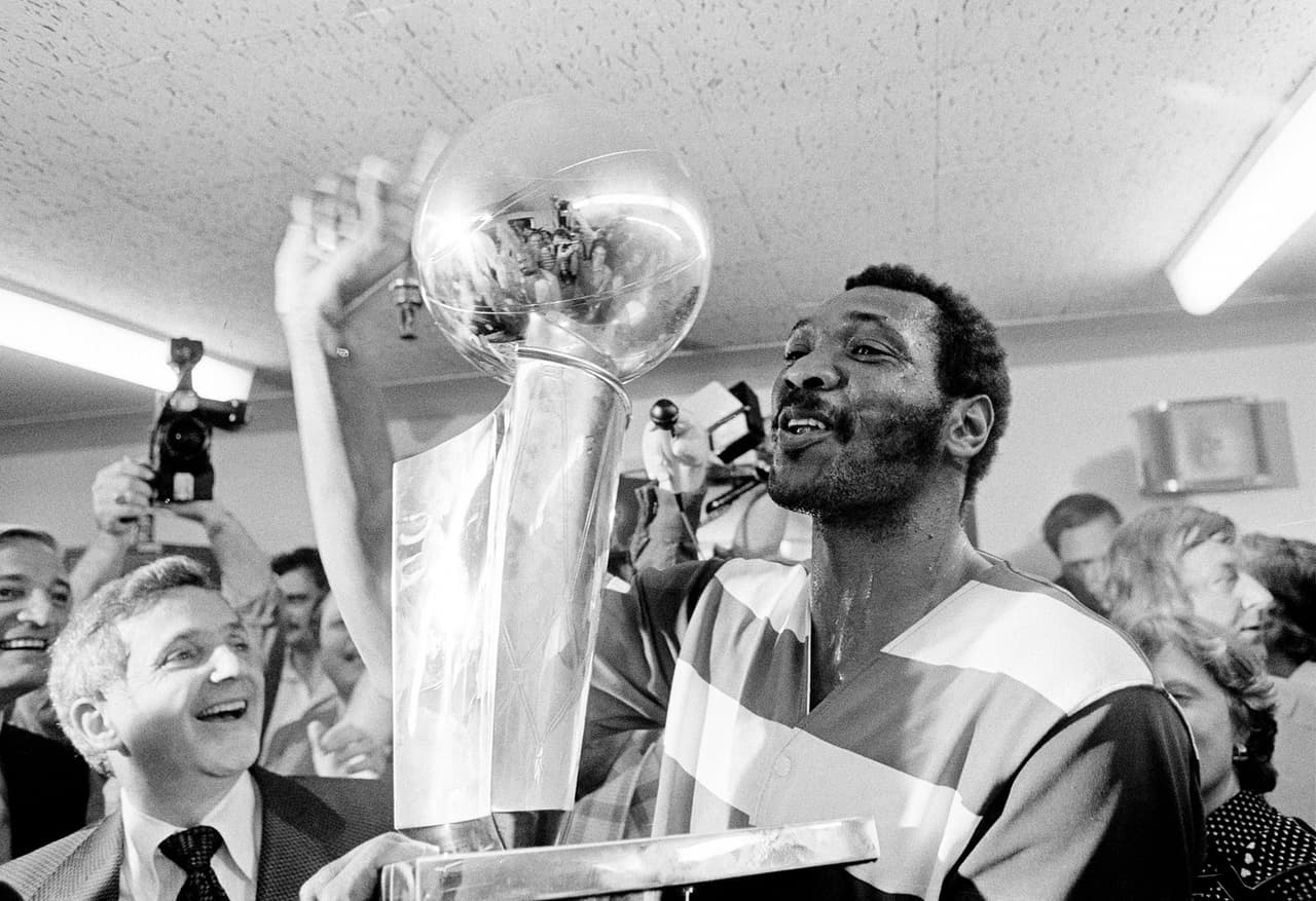 <b>10. Elvin Hayes - </b>27,313 puntos
