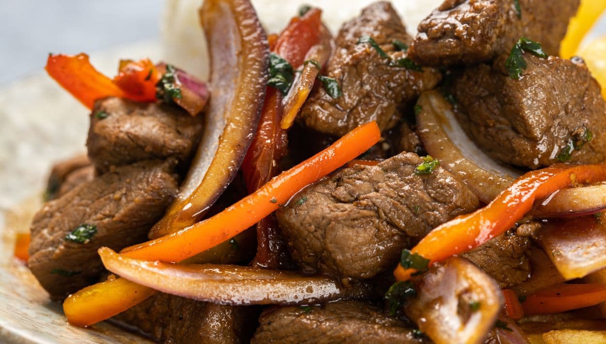 El desarrollo de lo que hoy conocemos como barbacoa también estuvo influenciado por otros factores a lo largo de los siglos, como la llegada de la refrigeración comercial a finales del siglo XIX y la popularidad de los refrigeradores domésticos durante las primeras décadas del siglo XX.