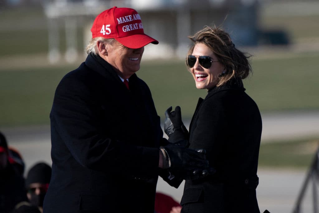 Trump y Hope Hicks en 2020. (Photo by Brendan Smialowski / AFP) (Photo by BRENDAN SMIALOWSKI/AFP via Getty Images)