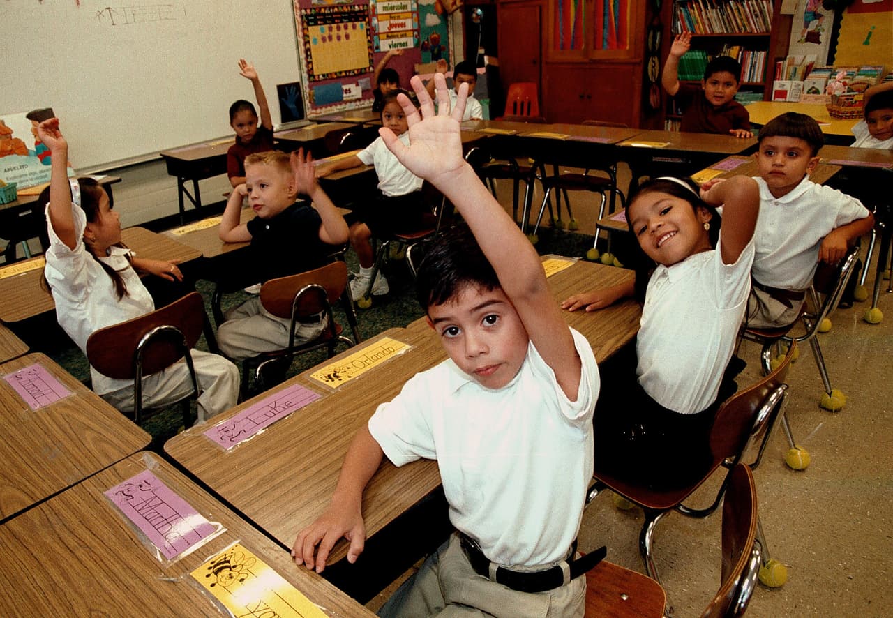 Niños hispanos en una escuela primaria de Estados Unidos.