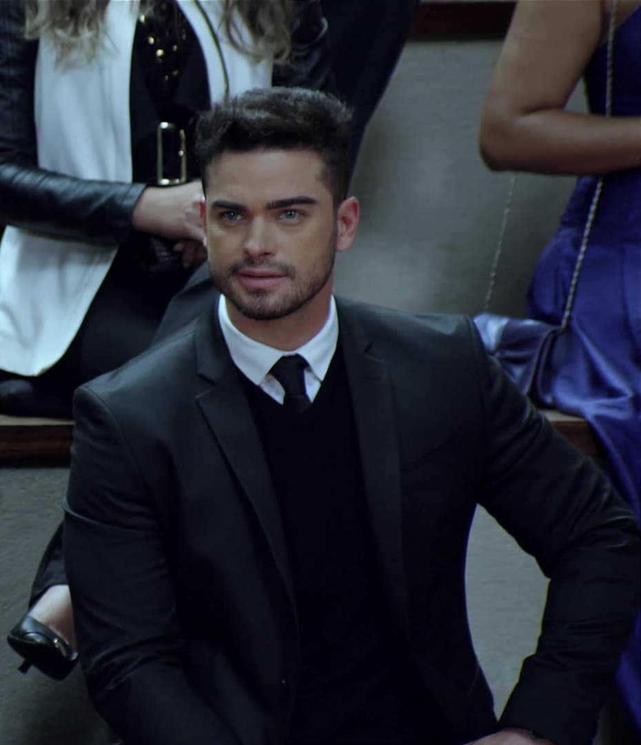 <b>André Santero</b>, hijo de Sabrina y Felipe, primo de Zoe, vive en Estados Unidos alejado de sus padres y con quien tiene poco contacto. El joven conoció a Benjamín y comenzó a trabajar con él.