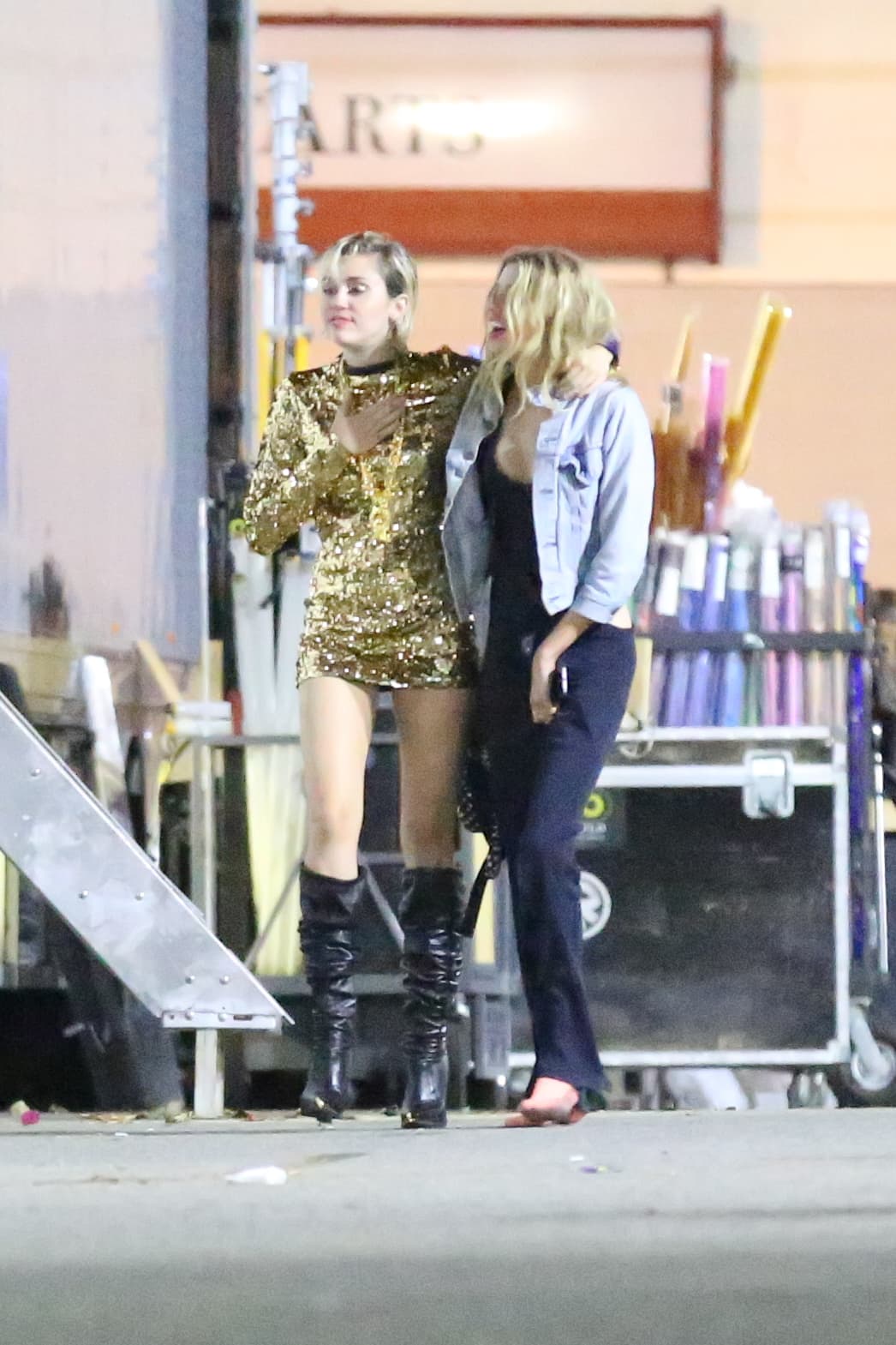 Se les vio muy felices y sonrientes.