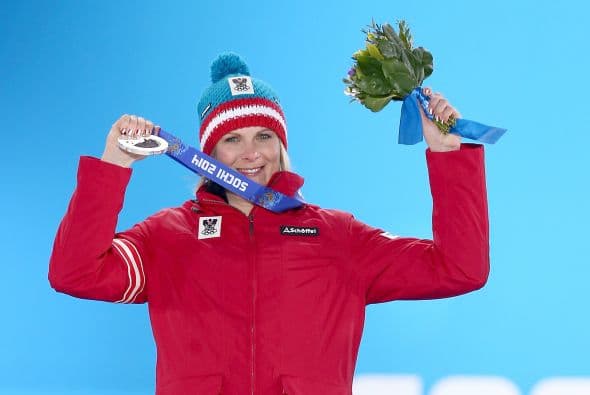 Nicole Hosp de Austria logró una medalla de plata en la prueba femenina de esquí alpino combinado.