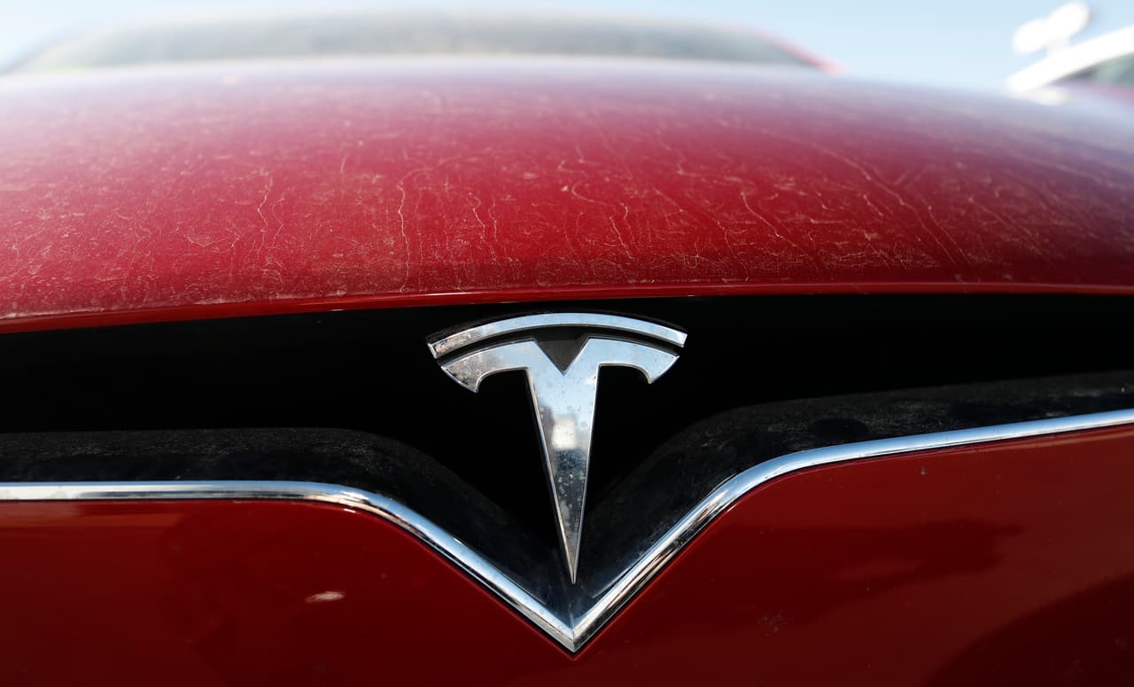 <b>Puesto 7. Tesla. Trabajadores suspendidos: la mitad del personal de ventas y entregas en EEUU.</b> La producción se suspendió en la planta principal de la compañía en California, pero anunciaron a los empleados que esperan reabrir el 4 de mayo.