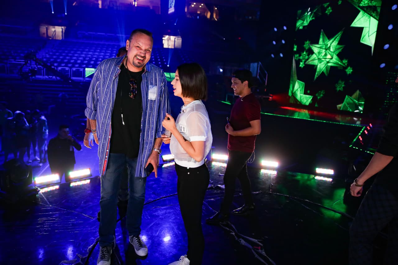 Sobre todo, atendió las de su padre, Pepe Aguilar, quien es el encargado de producir el show más esperado de la noche, en el que tres nominados de la categoría El agave de la música realizarán un homenaje a la música de mariachi.