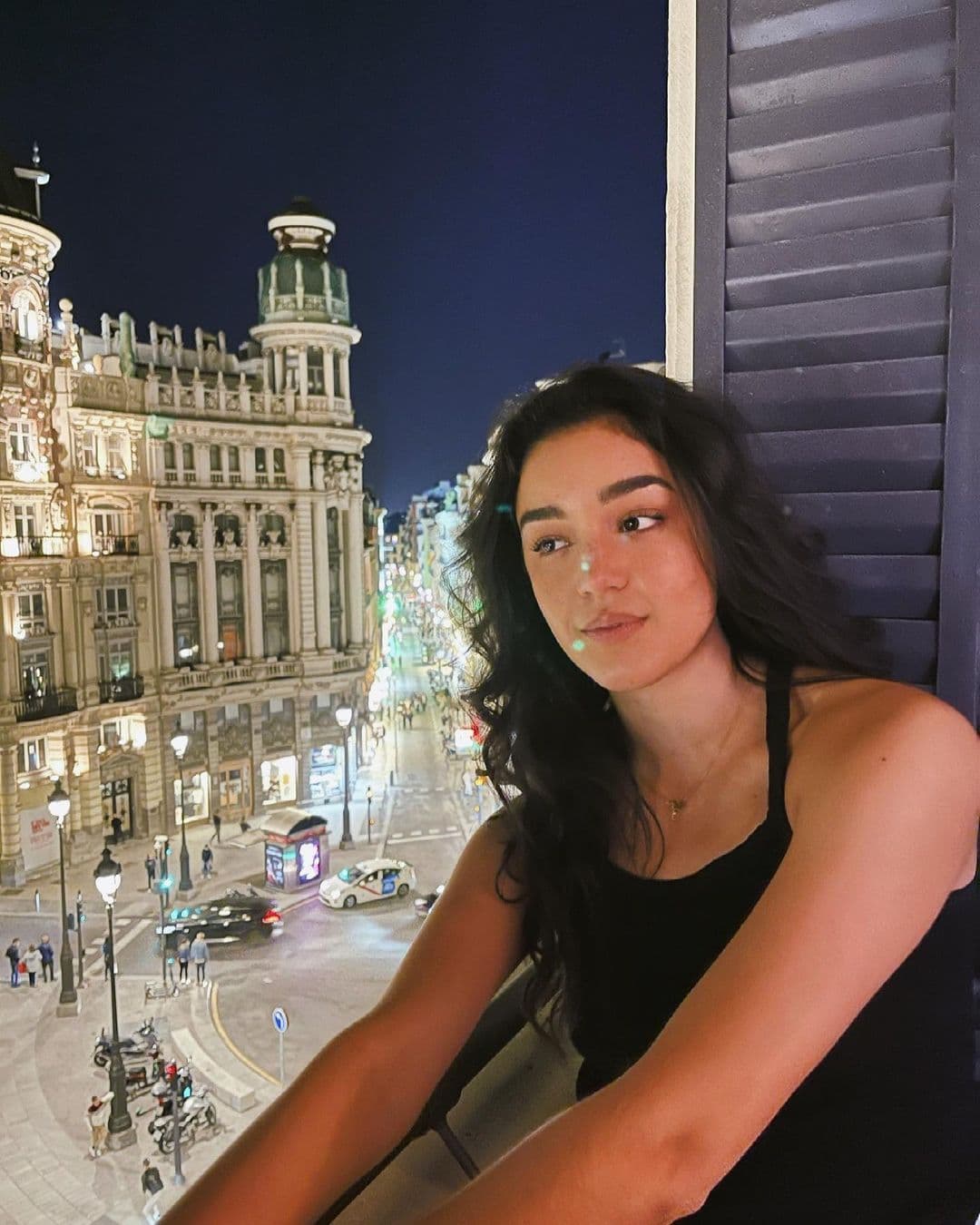 "Si te pasa eso en tu casa, tocas el timbre y te abre alguien más. Ahí me ves, hora tras hora, tratando de sacar las llaves, tocándole a mis vecinos, diciéndoles: 'Por favor, ¿
<b>alguien me puede ayudar</b> con un palo?'", recordó.
<br>