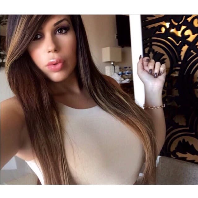 Se olvidó de las prendas llenas de color y estampados.