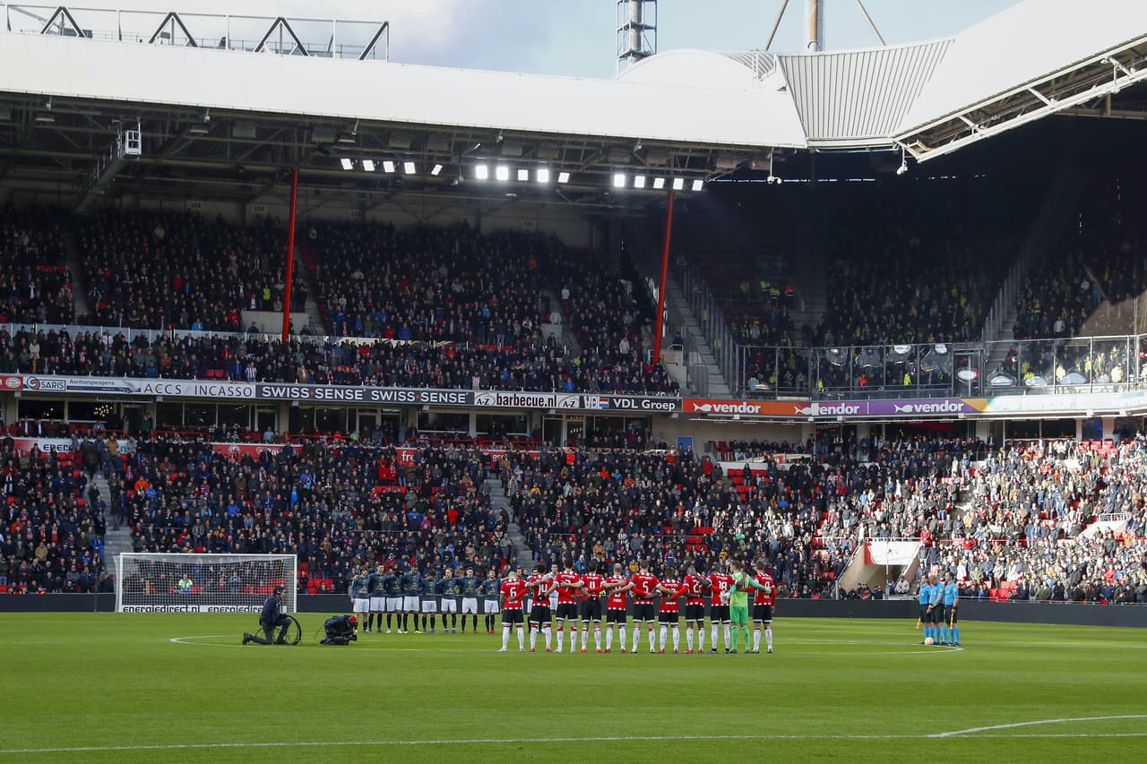 El partido en el Philips Stadion mostraba favoritismo para el local, que es primero frente a su rival que está lejos de los puestos de comando.