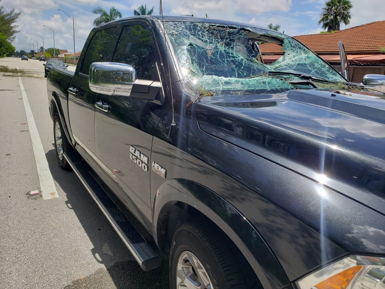 El accidente ocurrió cerca de la intersección de la calle 12 del noroeste y la avenida 136.