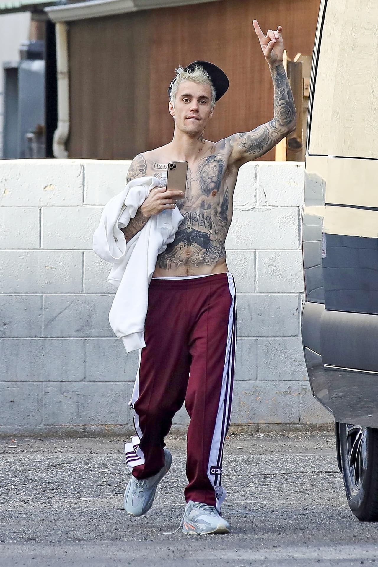 Dicen que después de la tormenta viene la calma y lo cierto es que la mañana de este miércoles 18 de diciembre, el intérprete de 'Baby' se veía bastante recuperado de ánimo.