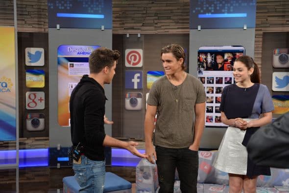 William Valdes ya los estaba esperando para tomarse la 'selfie' para el Twitter de Despierta América.