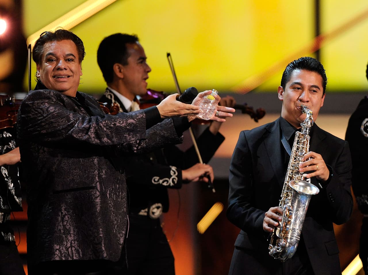 En esta nueva producción también reunió a grandes amigos suyos.