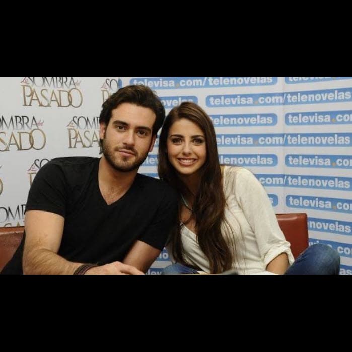 Michelle Reanud colgó esta imagen de antaño en la que aparece junto con la estrella de
<b><a href="https://vix.com/es/detail/video-4274910?utm_medium=internal_referral&utm_source=univision&utm_campaign=breaking_news&utm_content=ed_entertainment&utm_term=slideshow" target="_blank">Mirreyes vs. Godínez, que puedes ver a través de ViX+</a></b>: "Me da mucha tristeza todo lo que está viviendo Pablo Lyle", escribió.
<br>