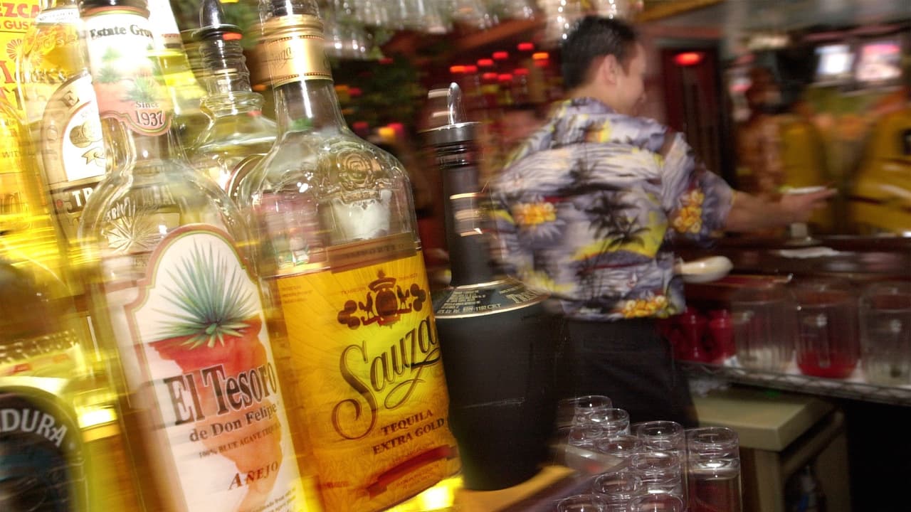 Pueden reabrir bares en el condado de Kern, pero con restricciones que dificultan su normalidad