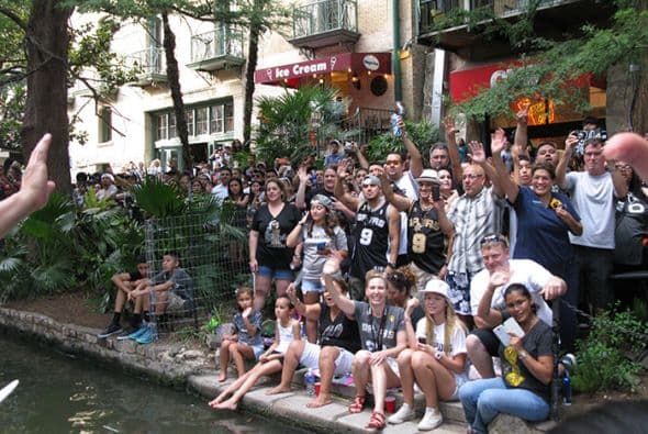 Photos: Spurs Championship Parade 2014 Barges