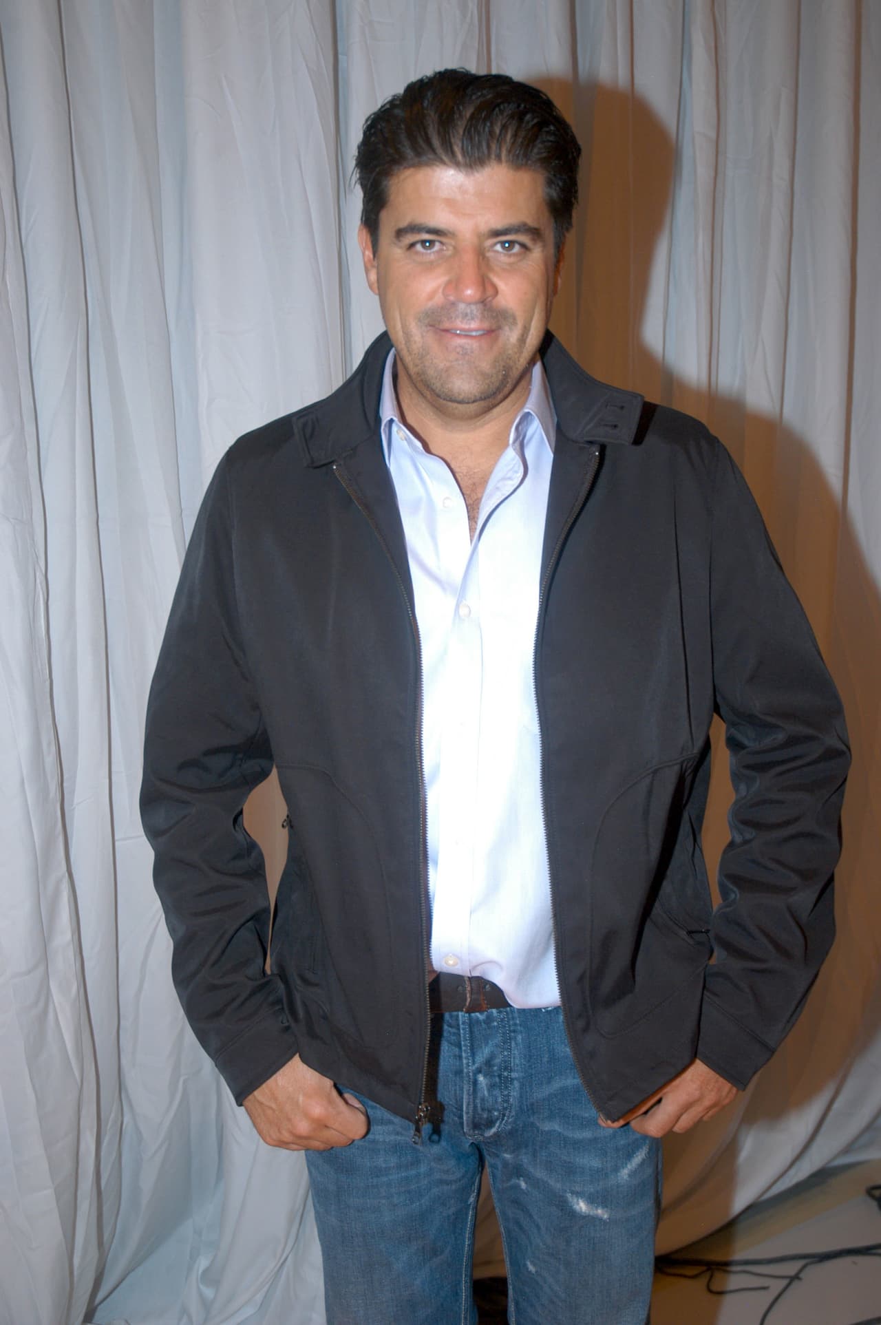 'El Burro' dijo que era amigo del empresario desde hace más de 30 años, cuando el conductor era parte de una generación de jóvenes de la farándula como
<b><a href="https://www.univision.com/famosos/muere-papa-jaime-camil-fotos" target="_blank"> Luis Miguel y Jaime Camil hijo. </a></b>
<br>