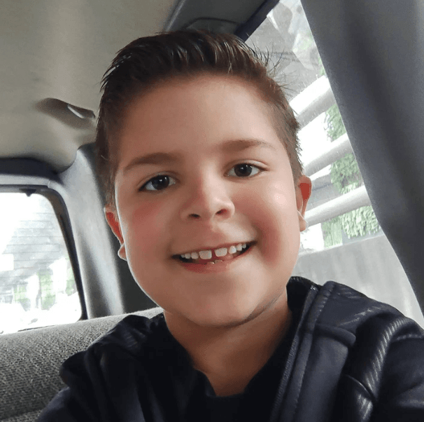 Aunado a su carrera como actor, a sus 8 años Herrera es una celebridad en redes sociales, donde cuenta con más de 240 mil seguidores. Ahí publica sus mejores selfies, fotografías con sus compañeros de trabajo y sobre sus próximos proyectos.