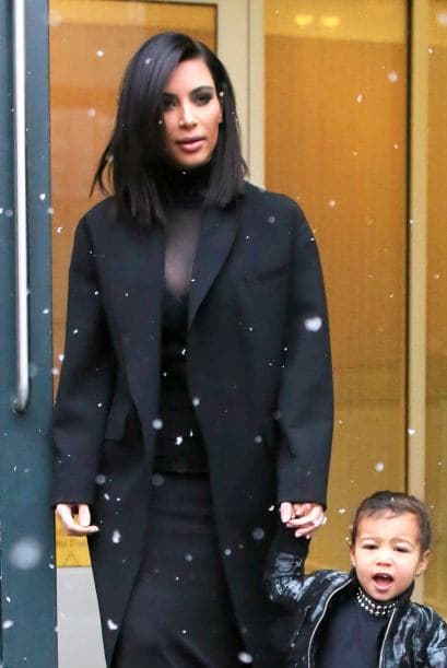 Lo único que vino a la cabeza de la socialité fue pedir a su hermana Kourtney que llevara a su bebé en su vientre.