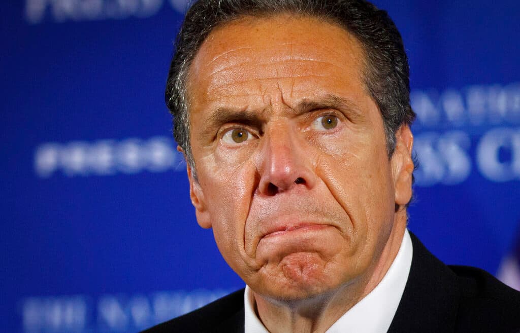 Denuncia por delito sexual de Cuomo es "potencialmente defectuosa", dice el fiscal de Albany