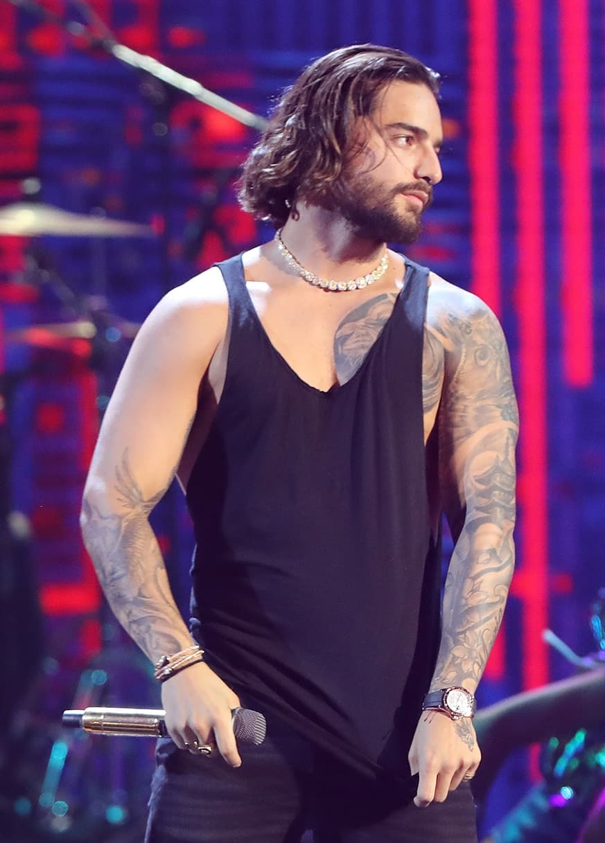 <b>Maluma</b>
<br>Nominaciones 7:
<br>Pop/Rock - Artista Del Año 
<br>Pop/Rock - Colaboración Del Año ‘Clandestino’ Shakira & Maluma
<br>Pop/Rock - Canción Del Año 'El Préstamo' 
<br>Artista Premio Lo Nuestro Del Año
<br>Tour Del Año: F.A.M.E. World Tour 
<br>Video Del Año: 'El Préstamo'
<br>Artista Social Del Año
<br>