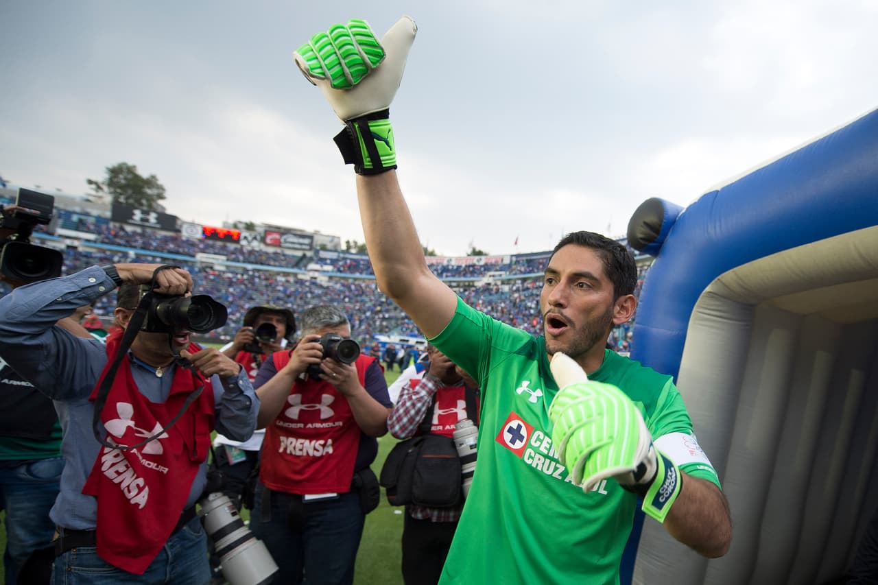 Jesús Corona también se dio tiempo para despedirse de su afición y de su estadio, por lo menos durante este torneo.