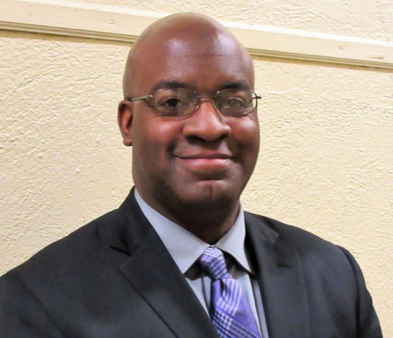 Por ayudar a un desconocido: muere director de escuela que donó médula ósea a un niño de 14 años 