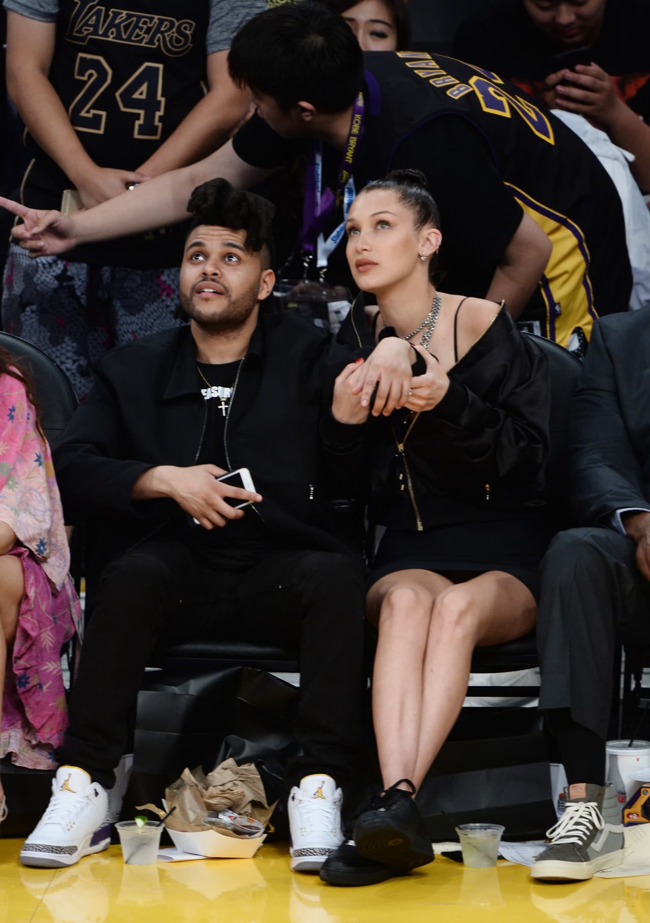 El cantante y la modelo, muy atentos.