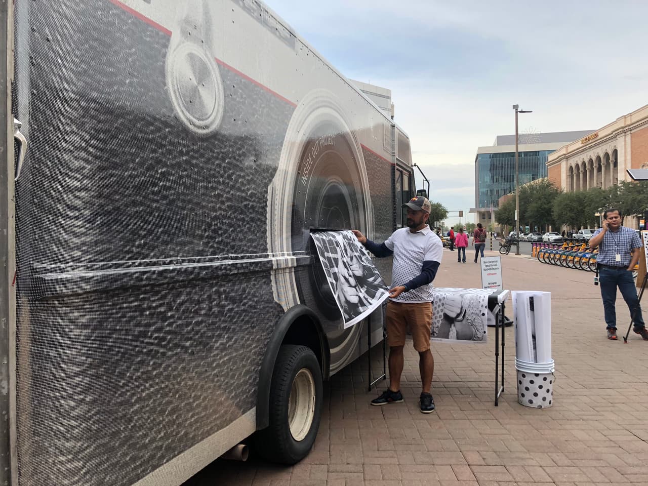 El artista JR lidera este movimiento que llegará a Washington DC el próximo 18 de noviembre.