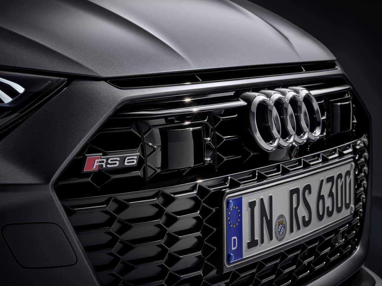 El Audi RS 6 Avant además ofrece seis modos de manejo: confort, automático, dinámico, eficiencia y los modos RS configurables, RS1 y RS2, los cuales pueden ser activados a través de un botón en el volante para ajustar la presión del acelerador, la rigidez de la suspensión, la asistencia en la dirección e incluso el sonido del motor, entre otros aspectos.