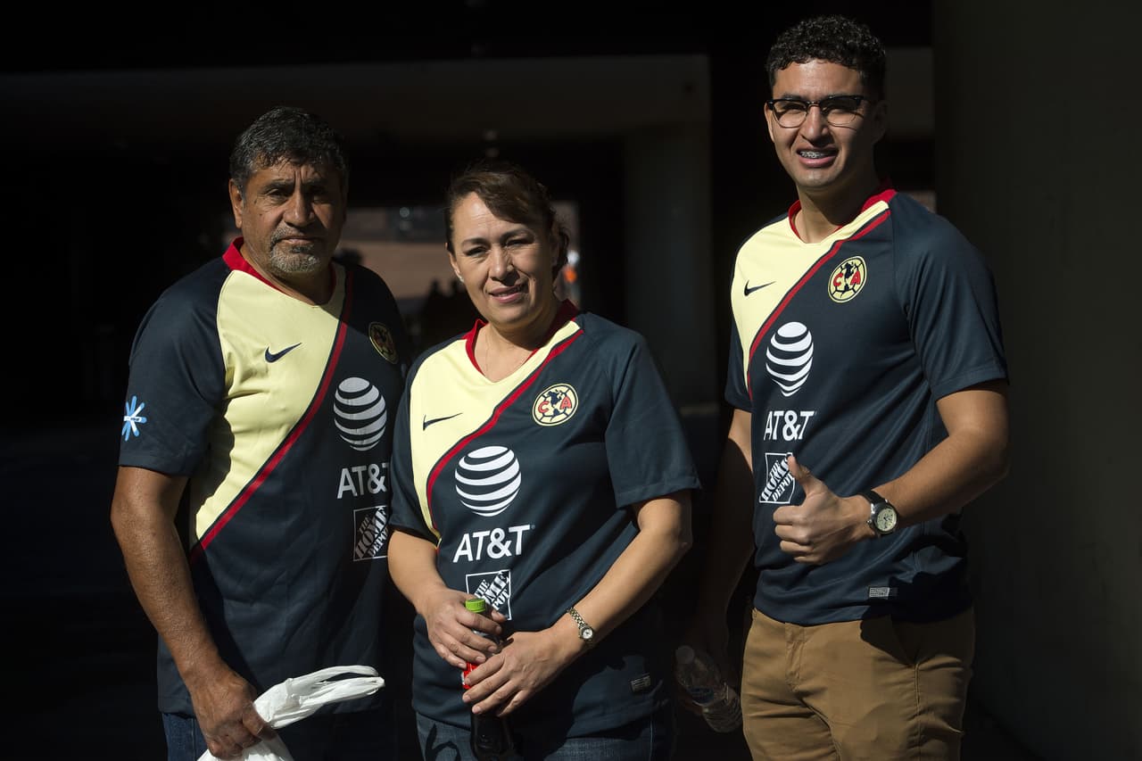 Los fanáticos de Pumas UNAM y América llegaron al estadio de Ciudad Universitaria con su colorido y alegría para una nueva edición del Clásico Capitalino en la Jornada 7 del Clausura 2019 en la Liga MX.