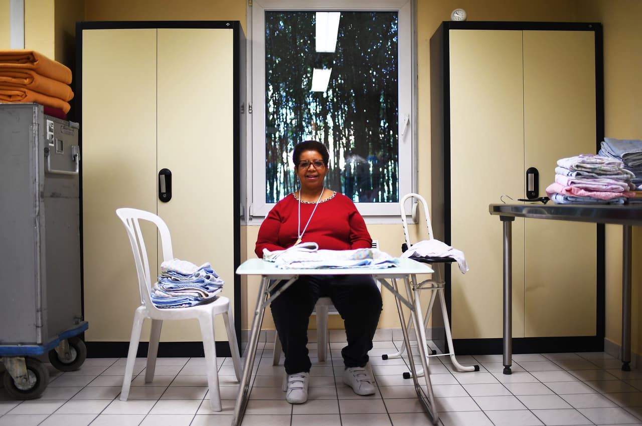 Por su edad, Nouria también tuvo que abandonar su hogar y se fue a una institución de salud mental donde no se sentía bien. 
<b>Ahora ha encontrado un lugar adecuado a sus necesidades.</b>