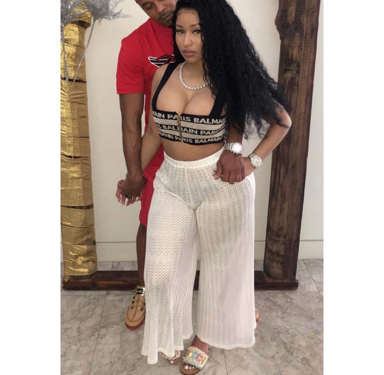 Fuentes cercanas a Nicki aseguraron a ese portal que su primera relación con Kenneth ocurrió cuando ella tenía 16 años y vivía en Queens, Nueva York.