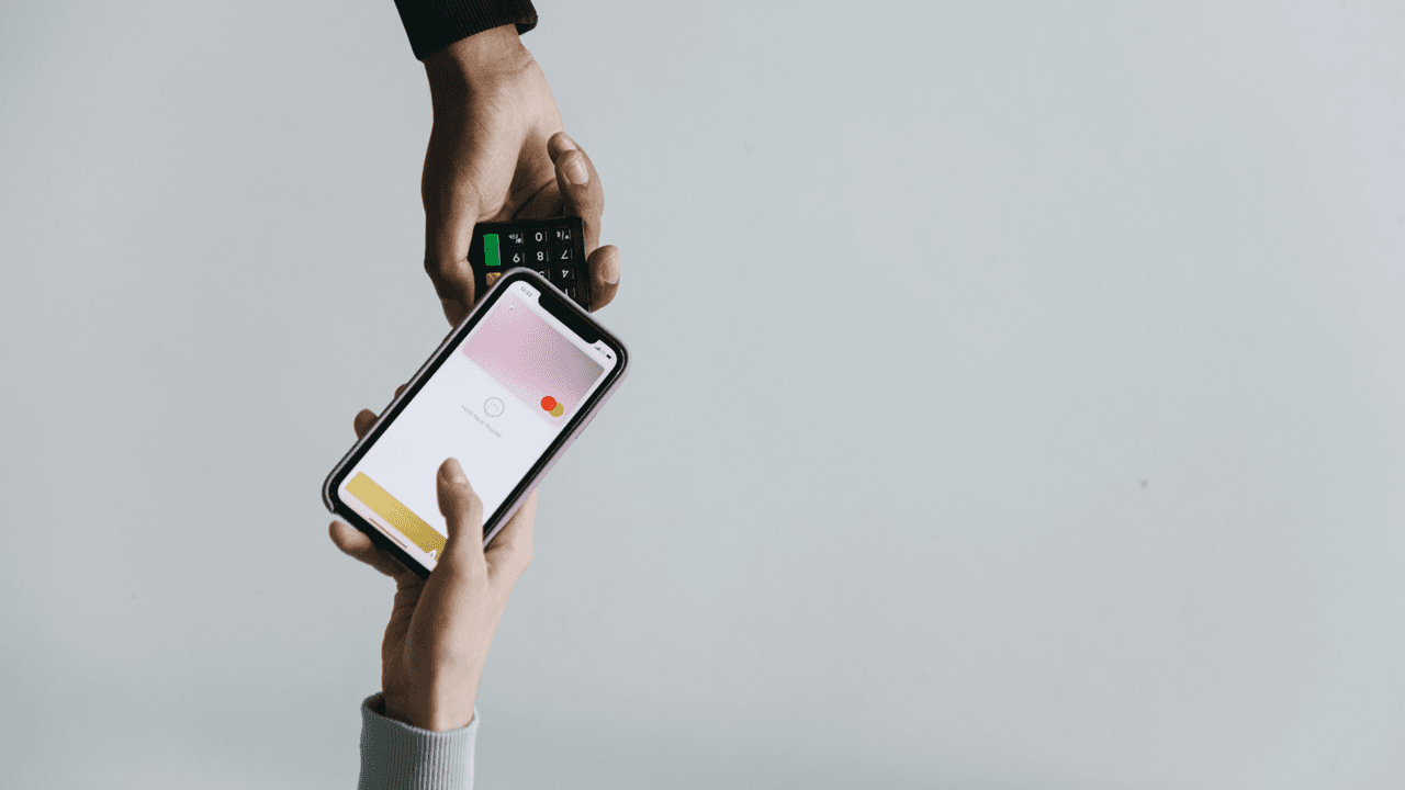 <h3 class="cms-H3-H3"><b>¿Qué hacer si se generó un formulario 1099K por recibir un pago de un familiar?</b></h3>
<br>“En dado caso de que se le genere un 1099k y que no sea un ingreso real es cuando el usuario tiene que hablar a la plataforma y decir que no es su ingreso y aclararlo con ellos”, explicó el portavoz del IRS.