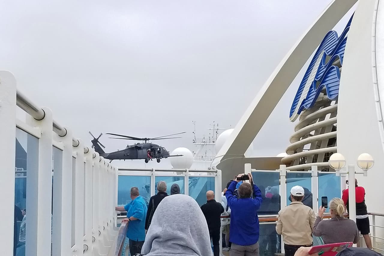 Desde entonces, cuatro nuevos casos vinculados el Grand Princess han sido reportados en distintos condados de la Bahía de San Francisco, los 
<a href="https://cchealth.org/press-releases/2020/0306-Guidelines-for-People-at-High-Risk-from-COVID-19.php" target="_blank">dos más recientes</a> de personas que se encuentran en cuarentena domiciliaria en el condado Contra Costa. Otros 
<a href="https://www.univision.com/local/san-francisco-kdtv/60-casos-un-muerto-y-9-000-personas-bajo-monitoreo-esta-es-la-emergencia-por-coronavirus-en-california" target="_blank">dos pacientes están hospitalizados en condiciones de aislamiento</a> en nosocomios del condado 
<a href="http://sonomacounty.ca.gov/Health/Press-Releases/New-Presumptive-Positive-Coronavirus-Case-Confirmed/" target="_blank">Sonoma</a>.