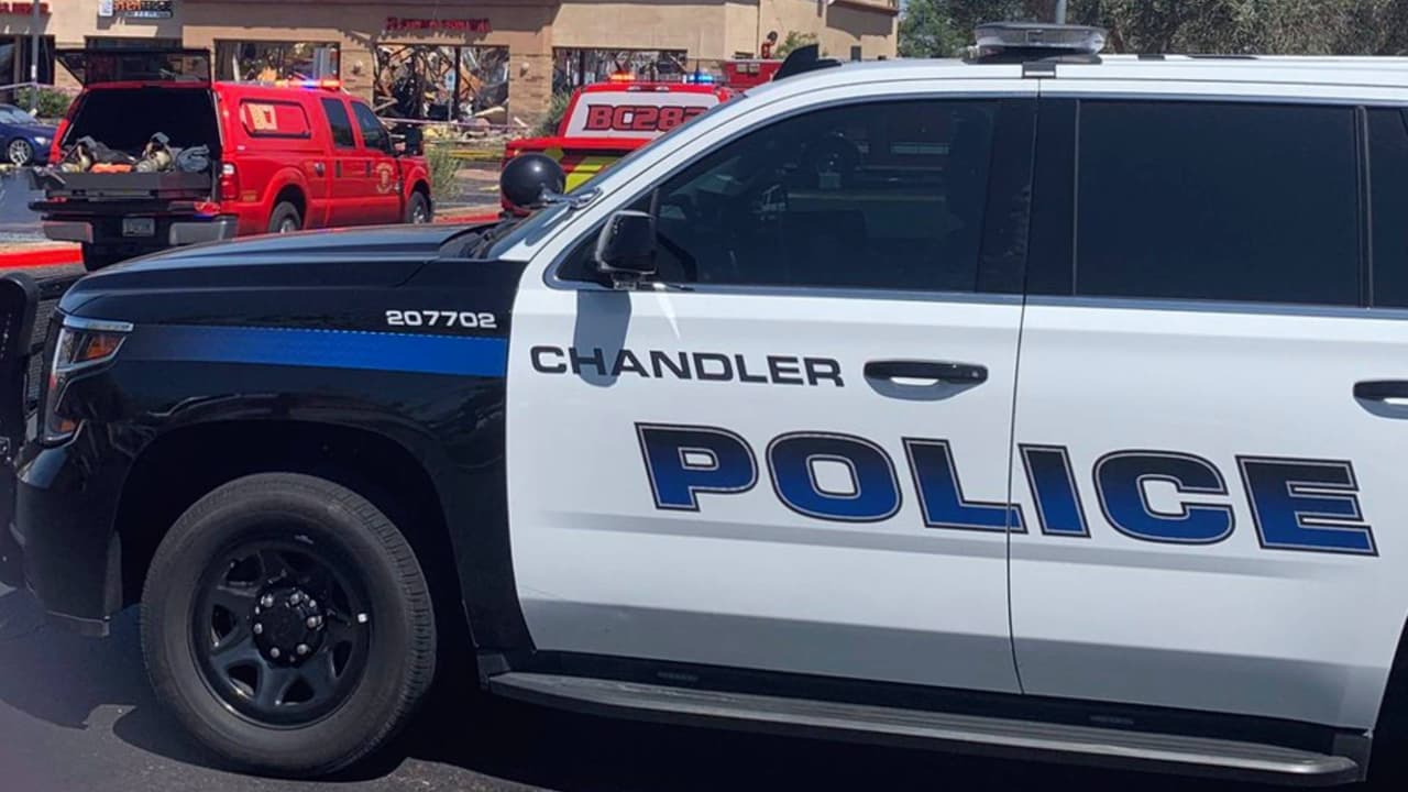 Eran los regalos de Navidad de sus hijos: Sorprenden a padres robando mercancía en una tienda en Chandler