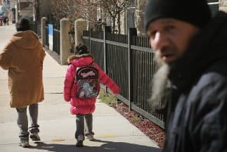 Los hispanos trabajan más duro para asegurar su futuro financiero