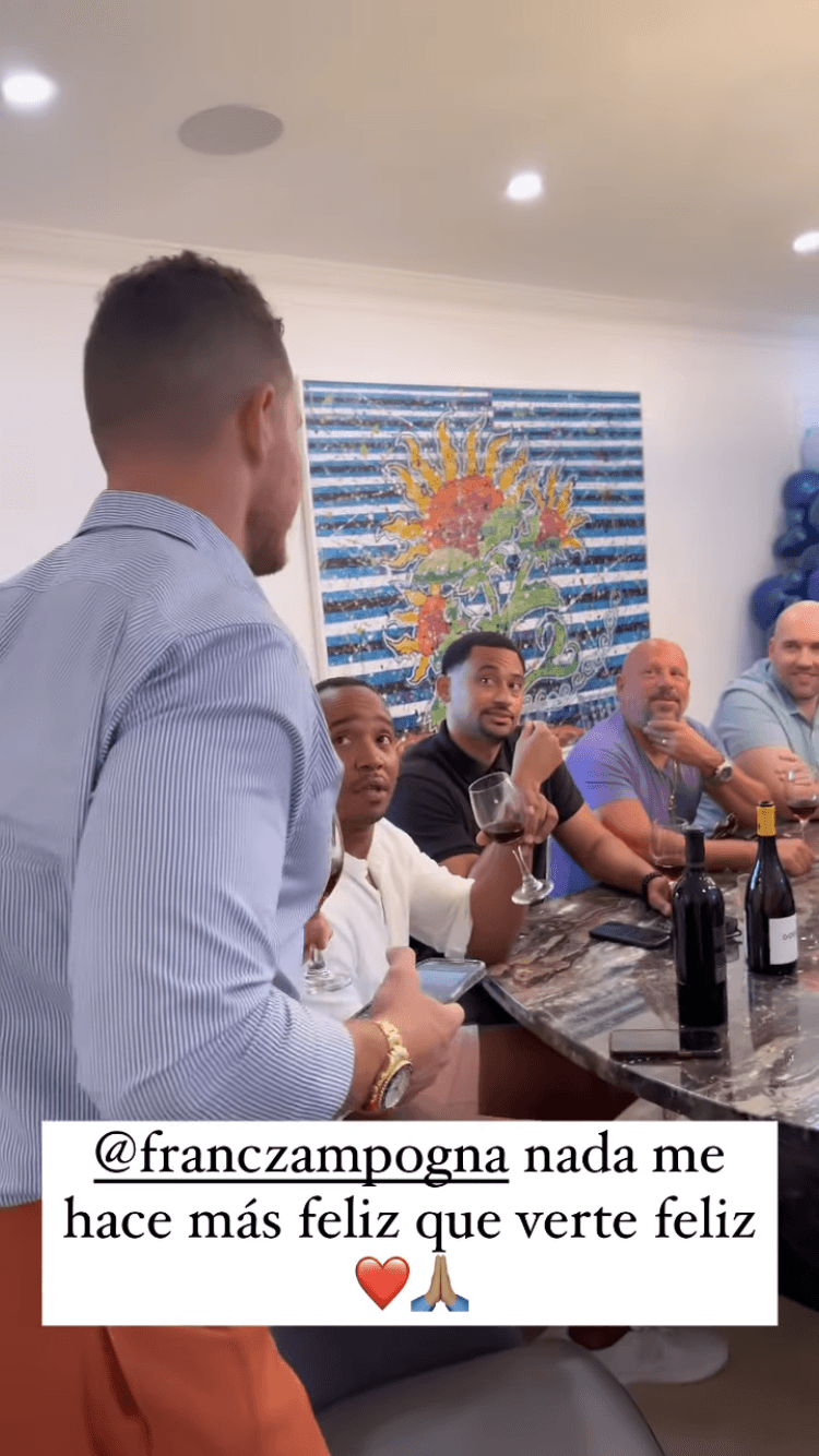 La dominicana continuo expresando su amor por su esposo y sus deseos para él y su familia: "Te bendigo porque llegaste a cambiar todo mi mundo para bien. Pido larga vida y salud para ti para que podamos seguir celebrando, apoyándonos, acumulando recuerdos, criando a nuestro hijo. Te admiro mucho y te respeto enormemente".