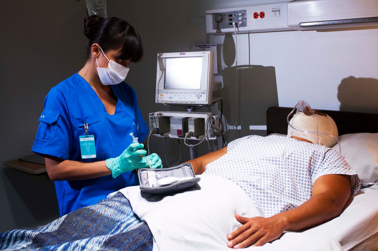 Al saber que el piloto había resultado herido, John ordenó que lo asesinaran, pues podría darle a la policía su ubicación. Una enfermera se encargó de acabar con su vida.