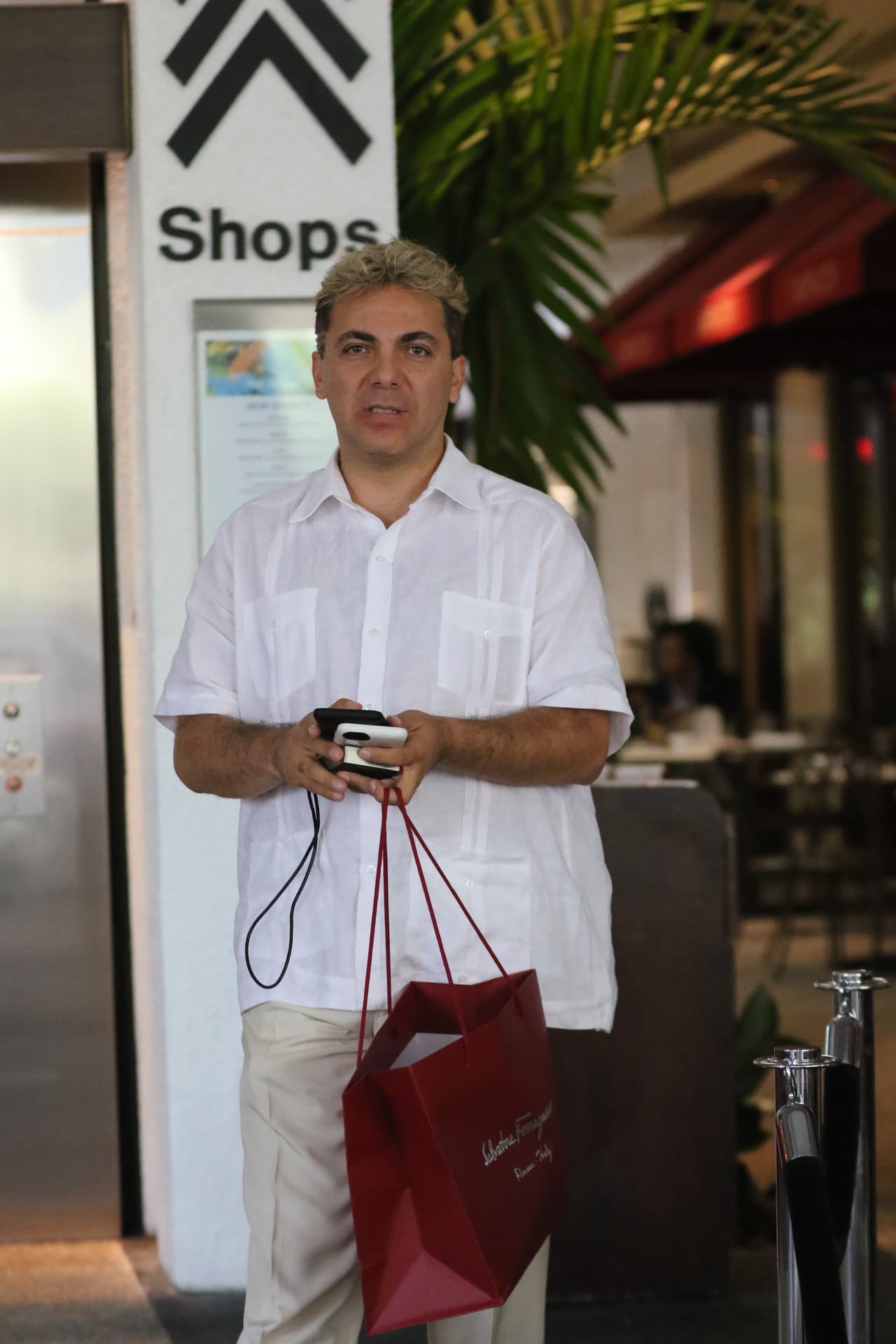 Tal vez con esa mirada seductora.