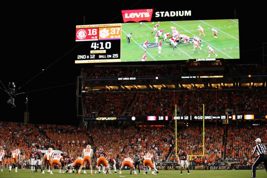 El tiempo seguía inclemente su paso, drenándose, y la ventaja parecía inalcanzable, tal y como lo indicaba la pizarra electrónica.
