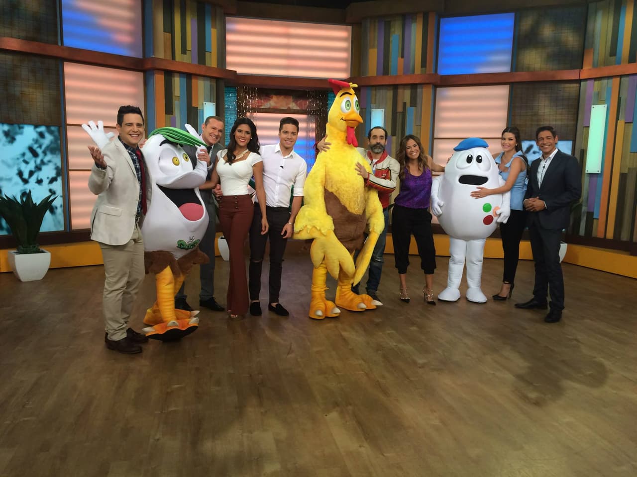 ¡Hoy nos acompaña Bruno Bichir, Toto, Confi y Patín Patán en casita!