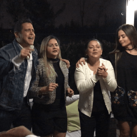 Alejandro Chabán estuvo feliz celebrando y cantando en familia, "mi más grande bendición".
