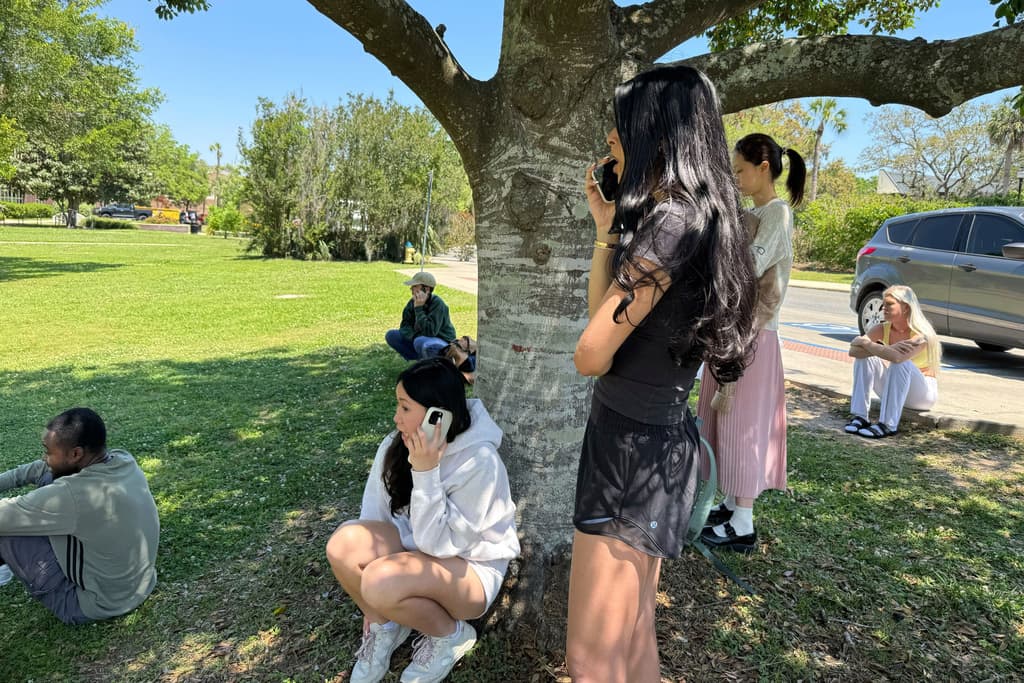 Los estudiantes de FSU recibieron una alerta de la universidad en sus teléfonos celulares.