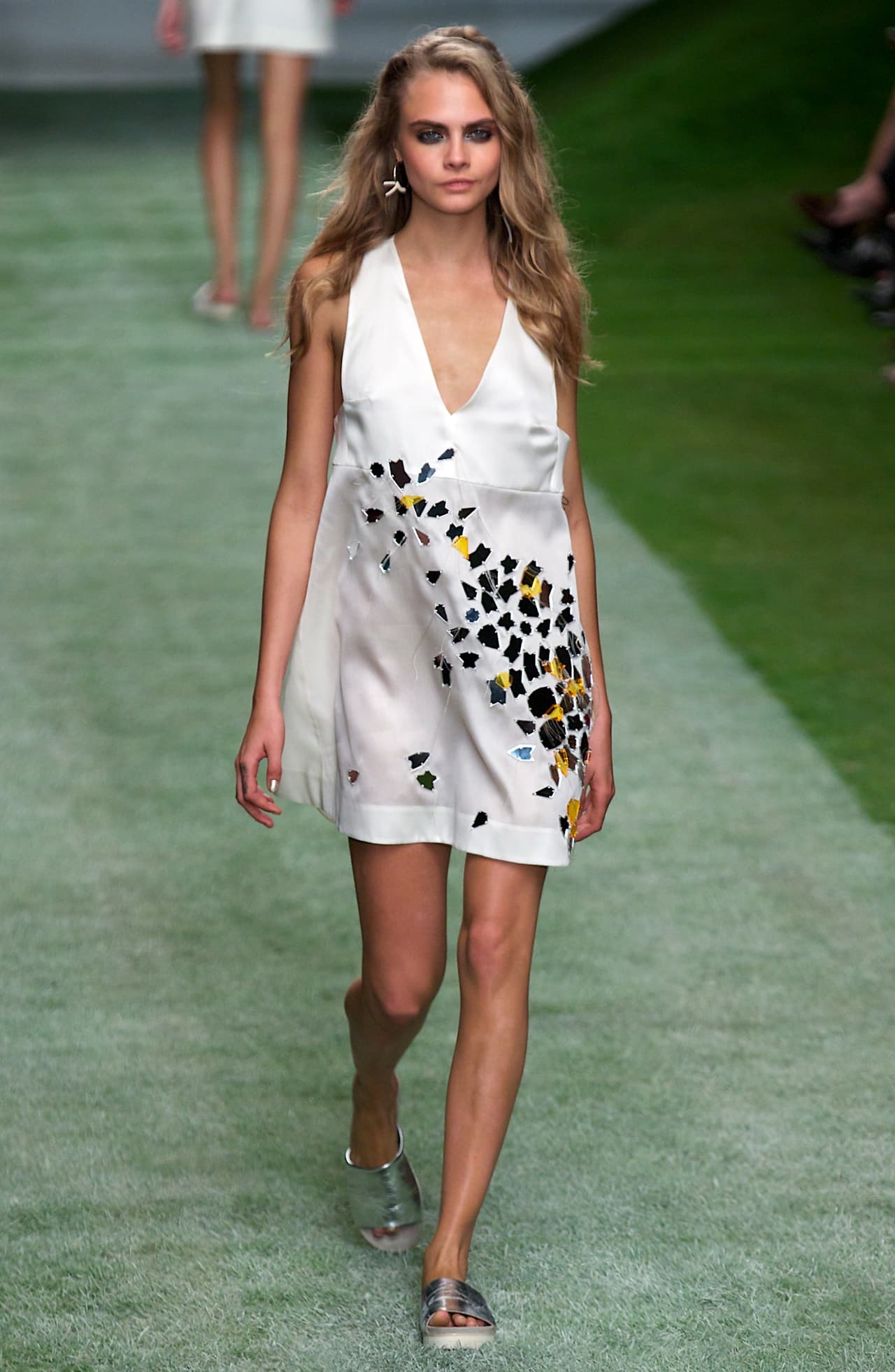 Su talento y encanto atrajeron la atención de inmediato.